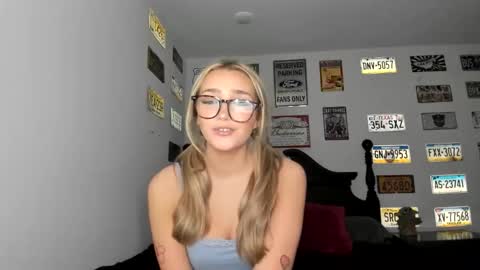 Livvy online show from November 12, 2:58 am