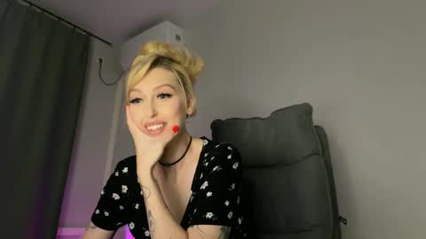 Snapshot of liya_ray chatting on September 28, 4:49 pm Liya Ray online show from September 28, 4:49 pm
