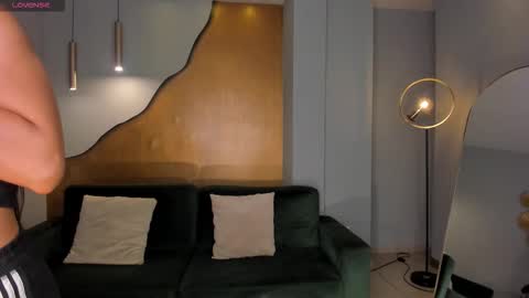 Lizzi  online show from February 3, 8:13 pm