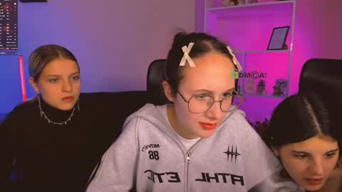 lizzie_boom online show from November 25, 8:40 pm