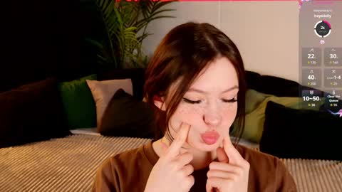 Lizzy online show from April 7, 9:28 pm