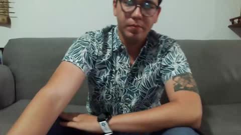 Lobo online show from April 12, 12:04 am