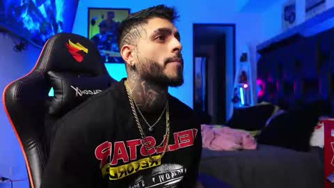 logan_hugh8 online show from January 15, 7:39 am