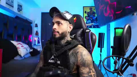 logan_hugh8 online show from February 20, 11:51 pm