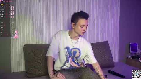 Snapshot of logan_mett chatting on October 14, 4:43 pm Logan online show from October 14, 4:43 pm