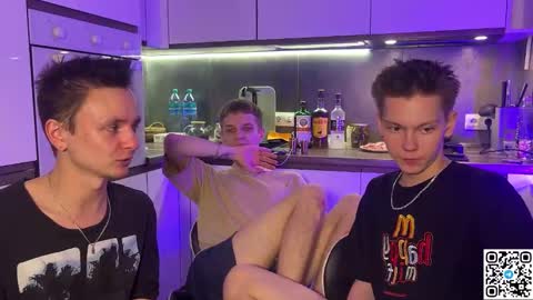 Snapshot of logan_mett chatting on October 19, 10:25 pm Logan online show from October 19, 10:25 pm