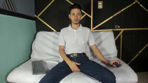 Snapshot of logan_rogers chatting on October 6, 11:50 am Logan Rogers online show from October 6, 11:50 am