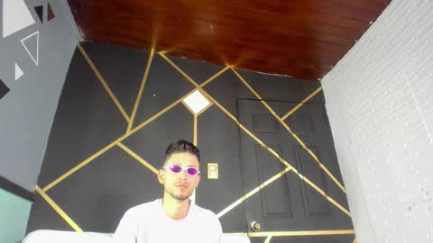 Snapshot of logan_rogers chatting on October 11, 2:22 pm Logan Rogers online show from October 11, 2:22 pm