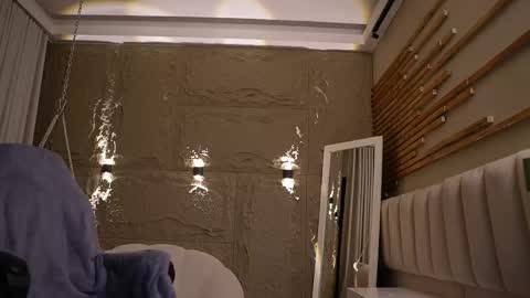 logan_varela online show from April 19, 6:10 pm