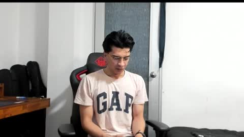 Snapshot of logannick chatting on September 16, 7:33 am Logan online show from September 16, 7:33 am