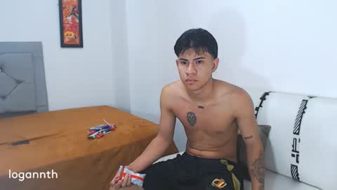 logannthh online show from December 31, 7:10 am