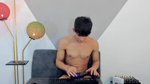 loganoficialx online show from December 5, 9:22 am