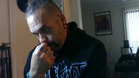 Logan Reaves online show from December 15, 4:26 pm