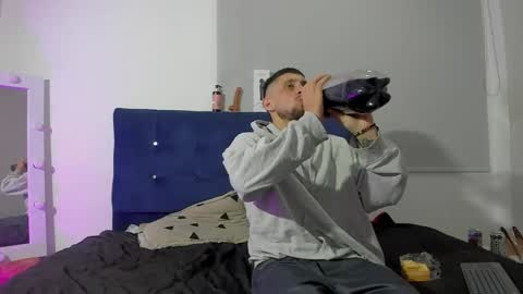Loggan and aria online show from May 12, 7:17 am