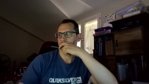 loic31 online show from May 24, 10:33 am