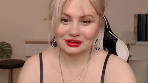  Lola  online show from October 12, 5:55 am