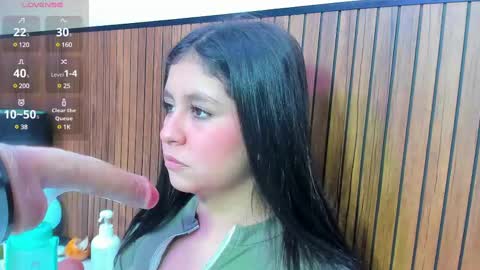 Snapshot of lola_clit chatting on March 11, 11:33 am lola online show from March 11, 11:33 am
