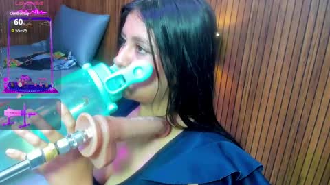 Snapshot of lola_clit chatting on February 11, 11:42 am lola online show from February 11, 11:42 am