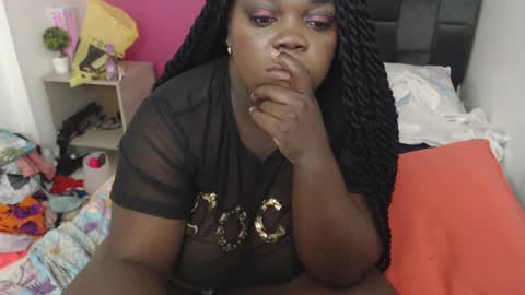 Snapshot of lola_honney chatting on January 17, 2:08 am lola_honney online show from January 17, 2:08 am