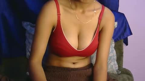 lolaa online show from May 2, 11:05 am