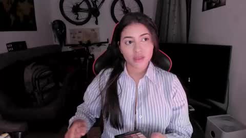 lolaasmith_21 online show from February 24, 9:40 pm