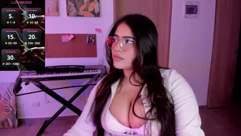 lolaasmith_21 online show from September 25, 9:11 pm