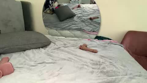 lolaflyy online show from April 1, 5:52 am