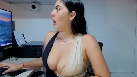 lolalola_12 online show from October 28, 12:00 am