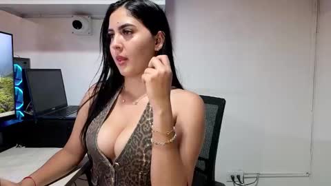 lolalola_12 online show from November 16, 4:36 am