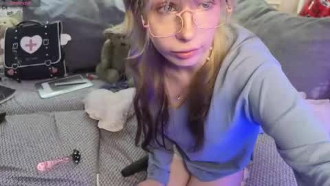 Snapshot of lolle4k chatting on September 24, 5:58 am Christine online show from September 24, 5:58 am