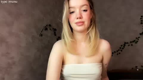 Mia online show from April 27, 6:55 am