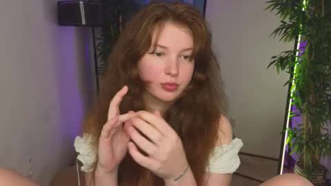 Snapshot of lolly_pump chatting on September 20, 2:31 pm Mona online show from September 20, 2:31 pm