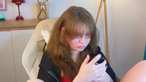 Snapshot of lolly_pump chatting on October 16, 3:44 pm Mona online show from October 16, 3:44 pm