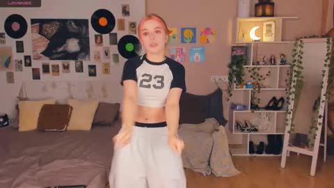 Lona online show from February 11, 6:56 pm