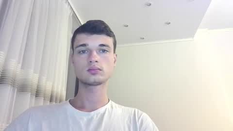 london_tomy online show from December 18, 11:55 pm