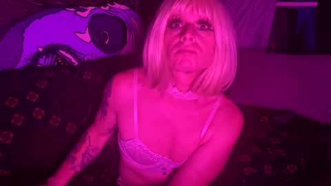 Snapshot of longbeachcd69 chatting on February 8, 10:50 am longbeachcd69 online show from February 8, 10:50 am