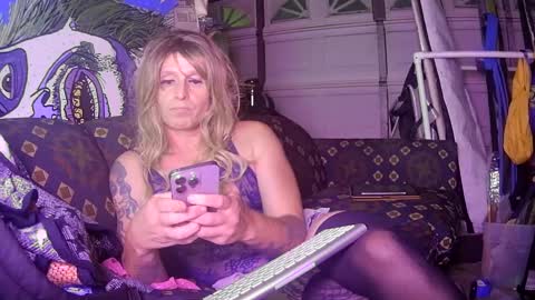 Snapshot of longbeachcd69 chatting on October 5, 4:10 am longbeachcd69 online show from October 5, 4:10 am