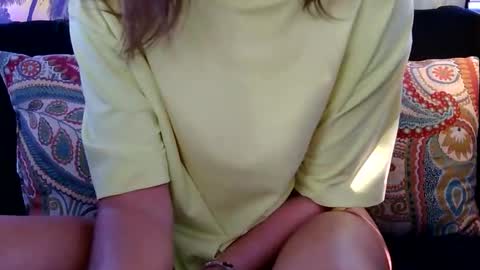 Snapshot of longlegstammy chatting on September 30, 6:29 pm Cutenurse91 online show from September 30, 6:29 pm