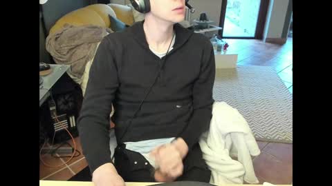 loomie online show from February 6, 7:45 am