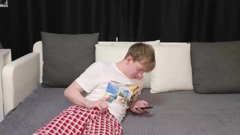 Jean and Isa right couple Mark and Eva left couple online show from January 19, 12:48 pm