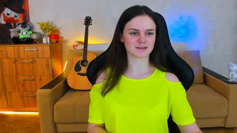 Lora Cain online show from December 5, 2:17 pm