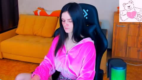 Lora Cain online show from January 20, 5:26 am