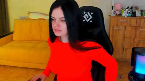 Lora Cain online show from March 1, 3:27 pm