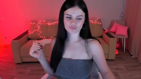 Lora Cain online show from October 19, 1:05 pm