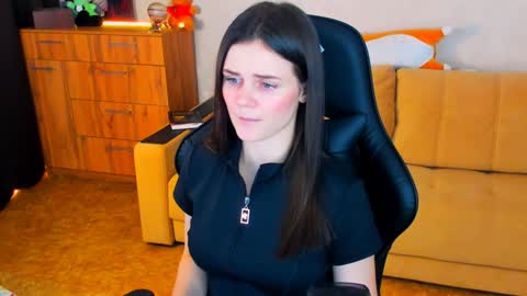 Lora Cain online show from January 9, 2:07 pm