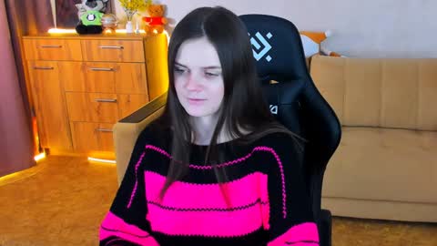 Lora Cain online show from December 9, 3:44 pm