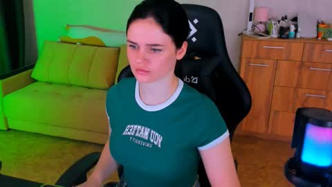 Lora Cain online show from March 3, 3:22 pm