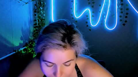 Snapshot of loraboyar chatting on September 24, 2:40 am Lora online show from September 24, 2:40 am