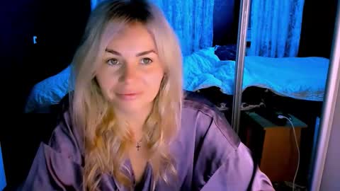 Snapshot of loraboyar chatting on October 1, 2:43 am Lora online show from October 1, 2:43 am