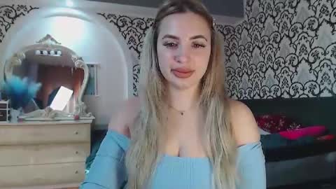 Queen LoraSinClare online show from January 19, 10:25 am